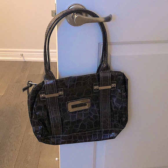 Guess - Picture 1 of 3